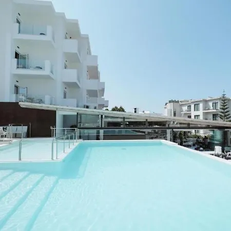 Horizon Boutique - Free Pool Access Sarandë