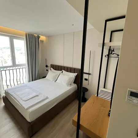 Horizon Boutique - Free Pool Access