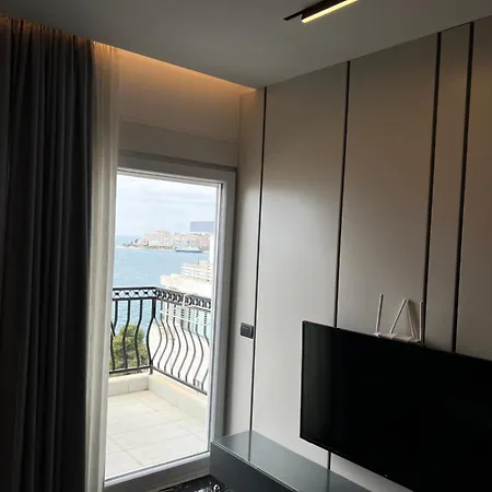 Horizon Boutique - Free Pool Access *